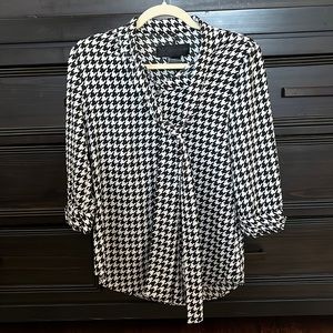 Kardashian Kollection Womens blouse. Size XS. Black and white check